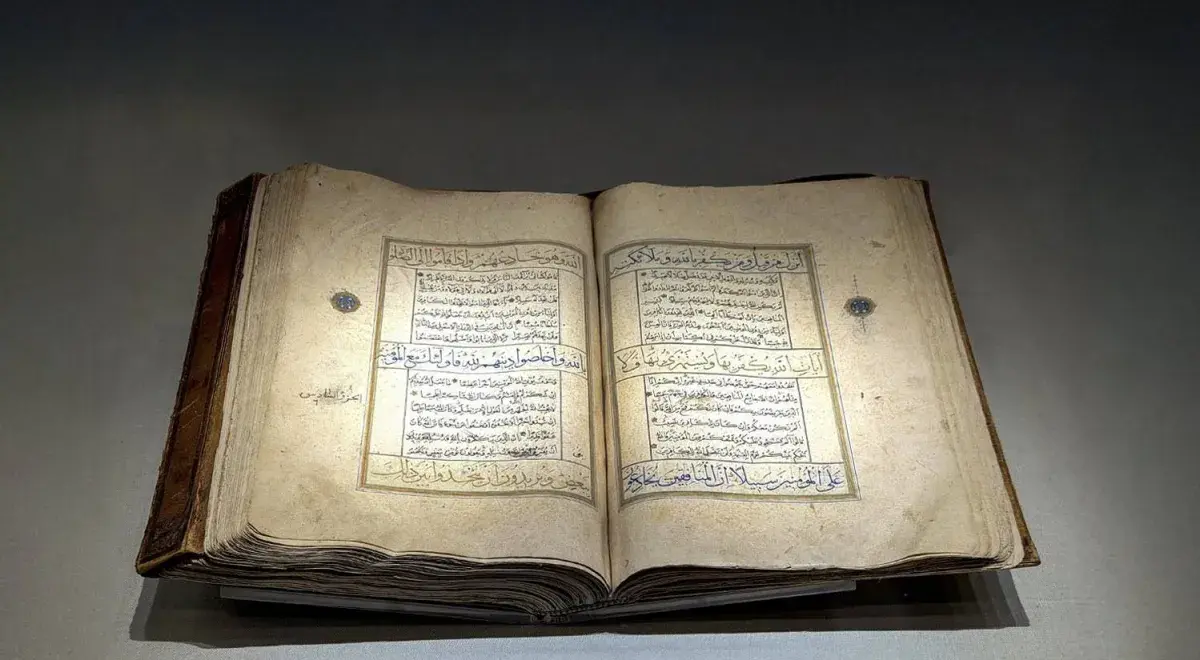 كنوز قرآنية من العصور الأولى تستعرض تاريخ تدوين المصحف الشريف