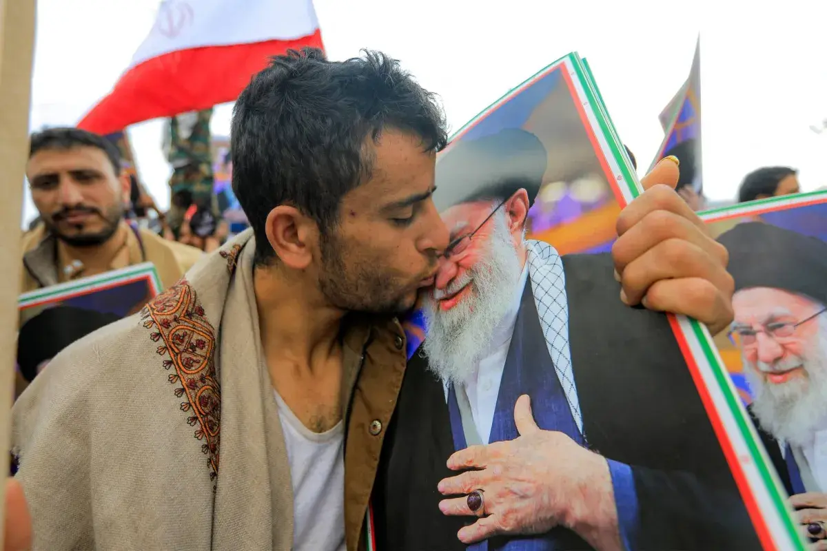 لماذا تريث الحوثيون رغم احتدام الحرب على إيران؟