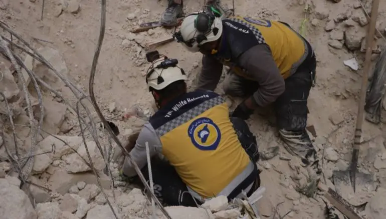 ارتفاع ضحايا انهيار مبنى سكني في حي الأشرفية بحلب إلى 8 قتلى