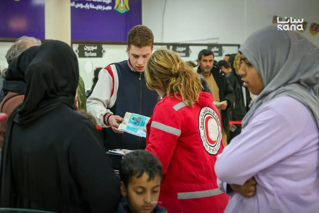 الهلال السوري يواصل استجابته الإنسانية للعائلات القادمة من معبر جديدة يابوس بريف دمشق