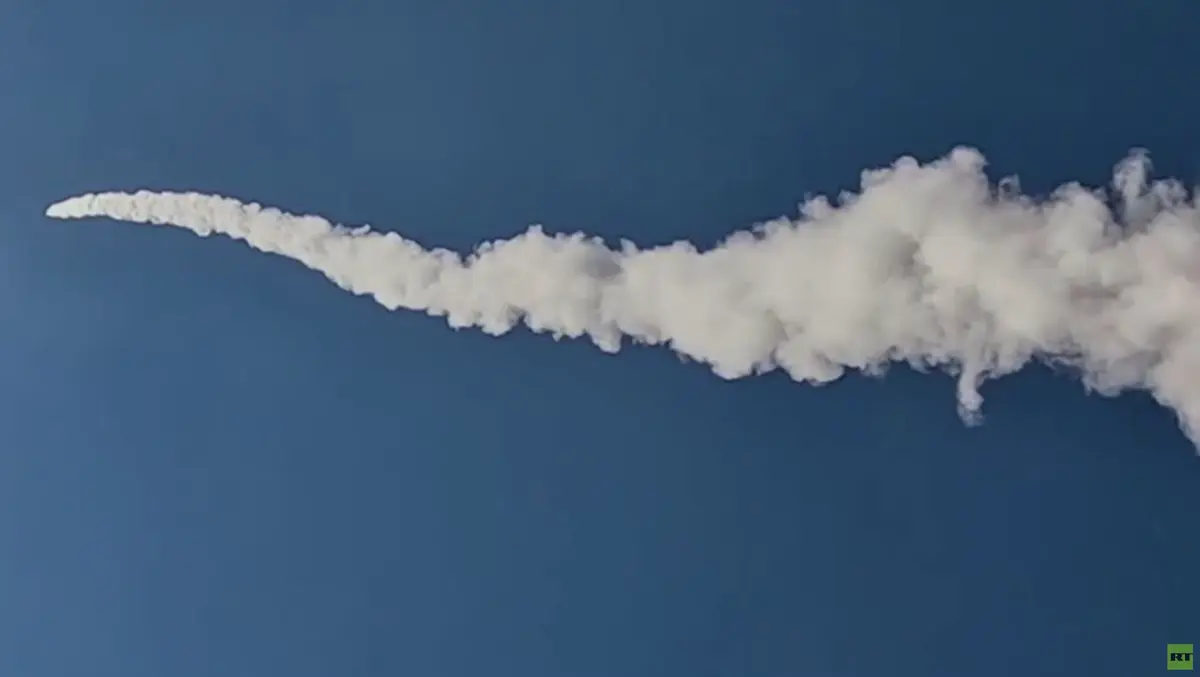 لقطات لإطلاق صواريخ "قدر" و"فتاح" ضمن الموجة الـ25 من عملية "الوعد الصادق 4"