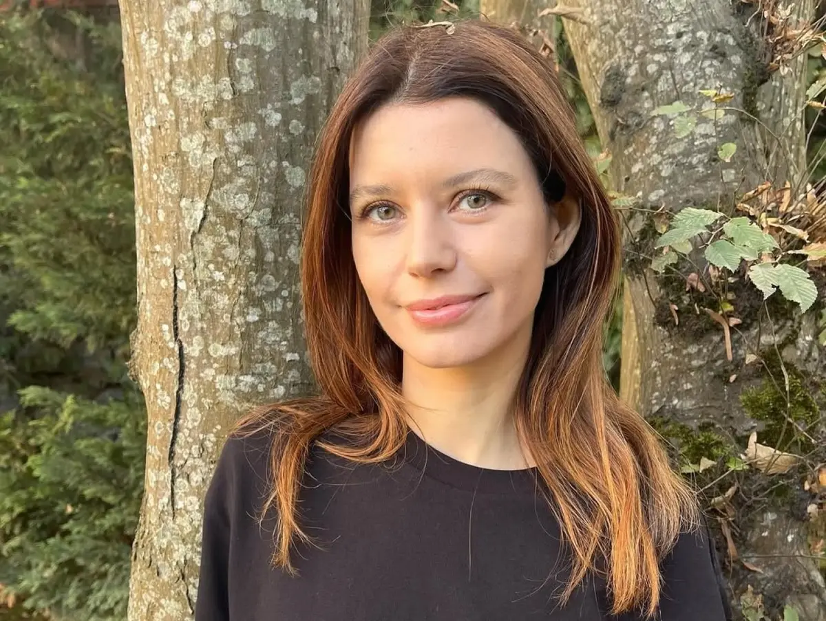 من هي بيرين سات؟ بطلة مسلسل العشق الممنوع في سطور