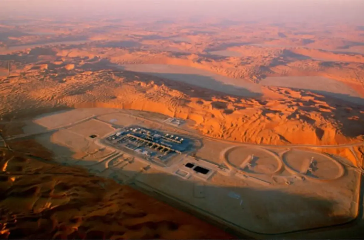 حقل نفط سعودي إنتاجه مليون برميل يوميًا ينجو من هجوم بطائرات مسيرة - الطاقة