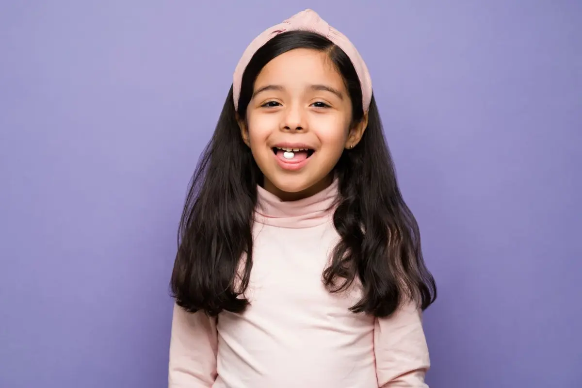 ما التوقيت المناسب لتقديم كل نوع من الفيتامينات لطفلك.. لكي تُزيدي من فعاليتها؟