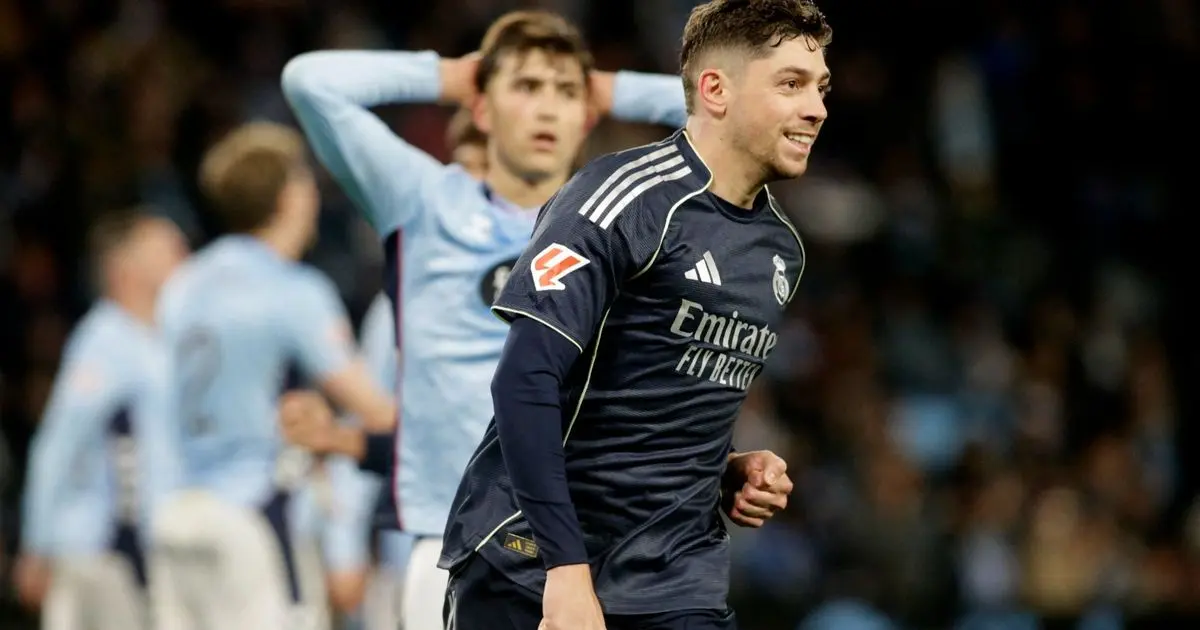 هل استفاد ريال مدريد من "خطأ تحكيمي واضح" لملاحقة برشلونة؟