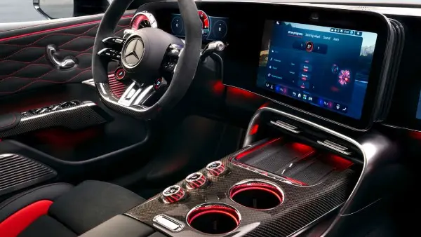 بمقصورة فاخرة.. مرسيدس تكشف عن أول سيارة كهربائية كوبيه بـ4 أبواب