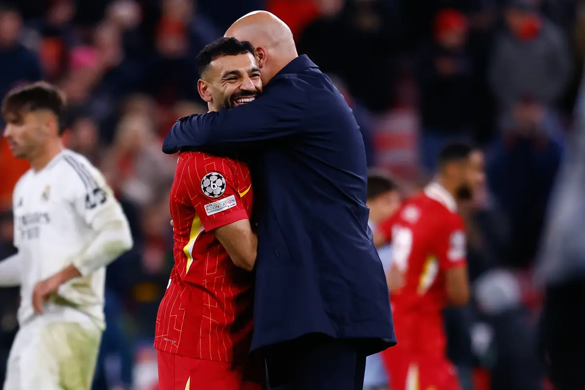 أرني سلوت يحث نجم ليفربول الصاعد على الاقتداء بمحمد صلاح