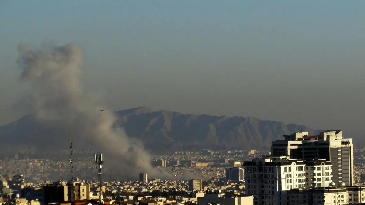 رهانات ضخمة عمّا سيحدث بإيران بمواقع التنبؤات واحتمال وجود تداول داخلي