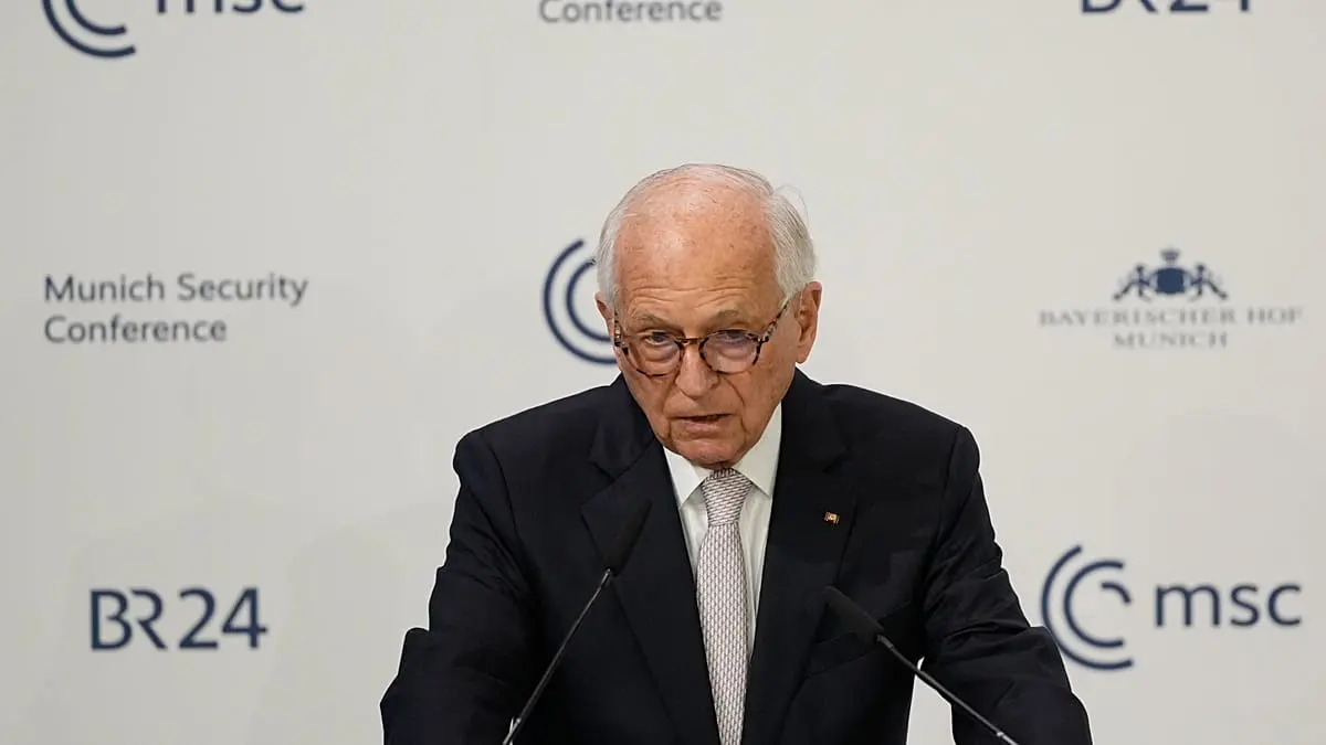 "كما يغيّر البعض قمصانهم".. دبلوماسي أوروبي ينتقد تبدّل المبررات الأمريكية للحرب على إيران