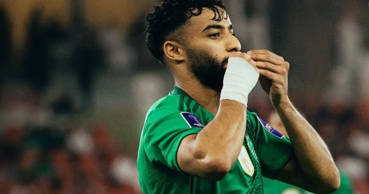 الأهلي يفتقد صالح أبو الشامات أمام الهلال في كأس الملك