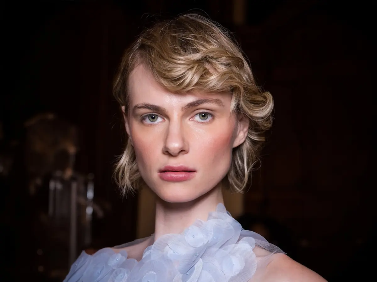 كيف تعتني المرأة ببشرتها مع بداية فصل الربيع؟ دليلك الكامل لبشرة نضرة ومتجددة