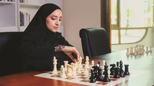 زهرة الخليج - وافية المعمري: «الشطرنج» سبيلي لرفع راية الوطن