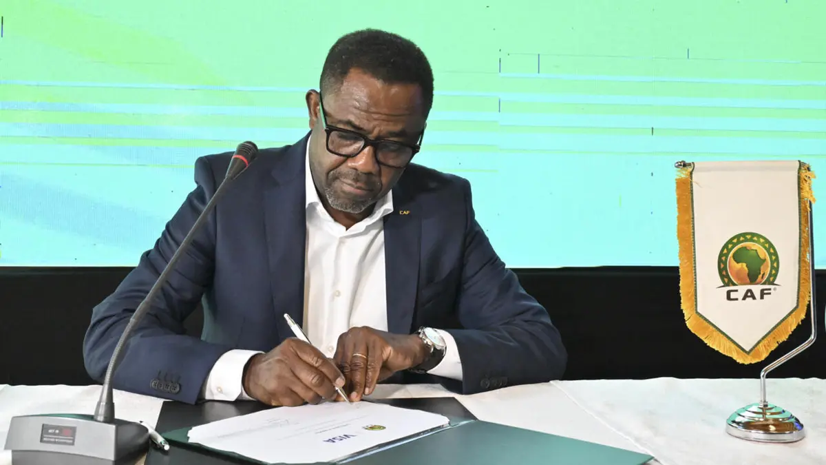 استقالة الأمين العام للاتحاد الأفريقي لكرة القدم بعد أكثر من 30 عاما في منصبه