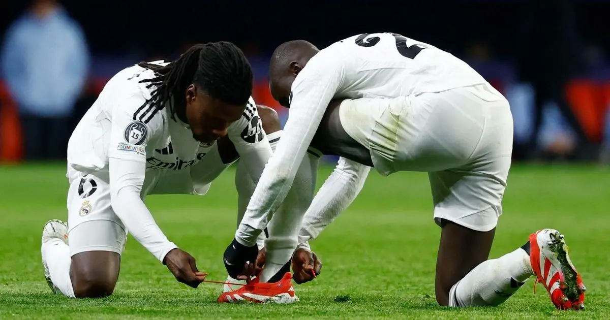 تفاقم أزمة اليسار.. ميندي قد يغيب عن رحلة ريال مدريد إلى مانشستر