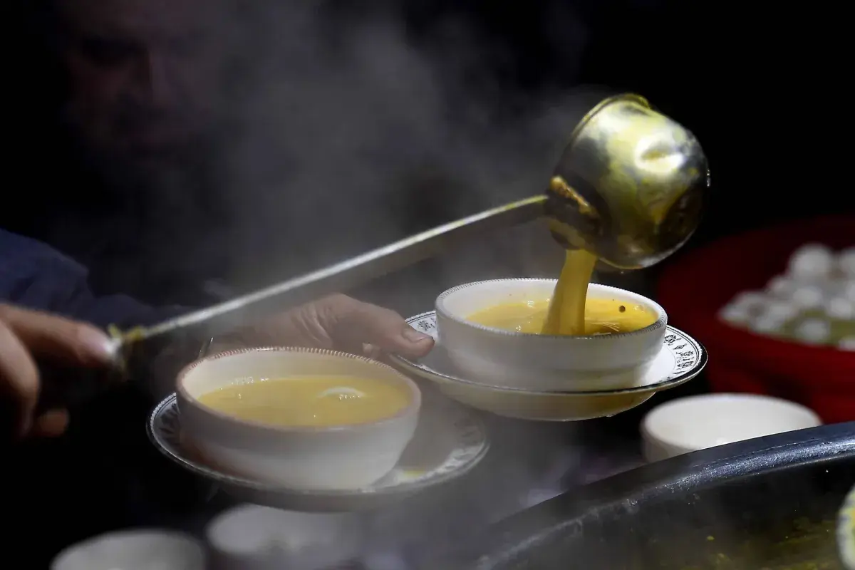 مرق العظام أم الدجاج: أيهما أكثر فائدة غذائية؟