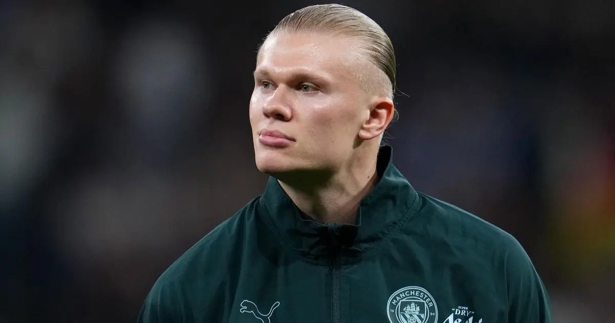 ما سر وصول هالاند إلى برشلونة في منتصف الليل؟