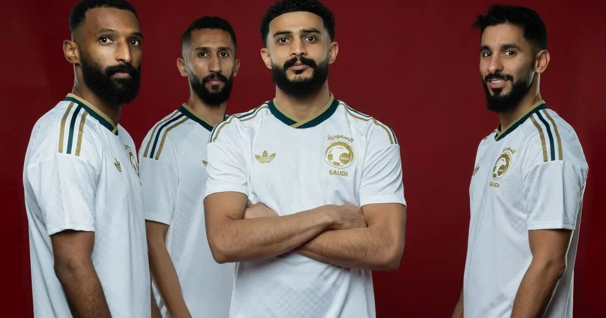 الشماغ السعودي يُزين القميص الأبيض للمنتخب في كأس العالم 2026