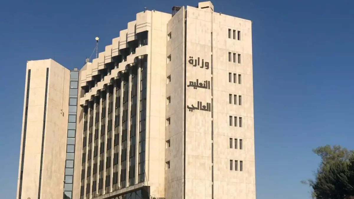 قرار بتعيين الخريجين الأوائل خلال سنوات الثورة بـ"ضوابط محددة".. ما هي؟