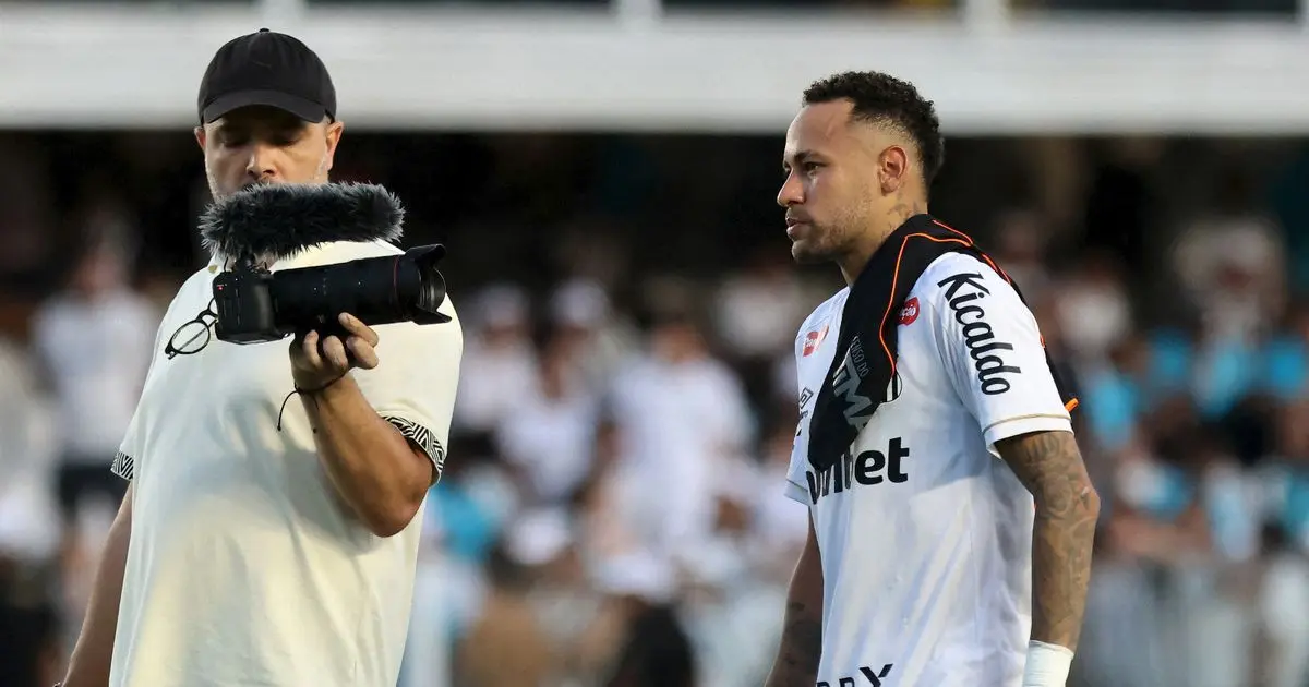 نيمار "حزين" لإقصائه من منتخب البرازيل.. ومصمّم على خوض كأس العالم