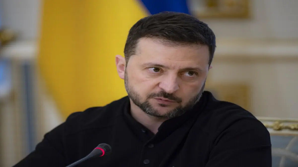 منشق عن كييف يكشف كيف ومن أين كان زيلينسكي يدفع للمعارضة الهنغارية