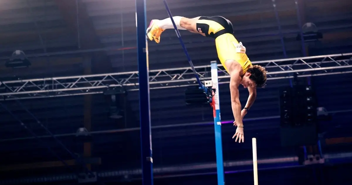 شاهد.. دوبلانتيس يحطم الرقم القياسي العالمي في القفز بالزانة للمرة 15