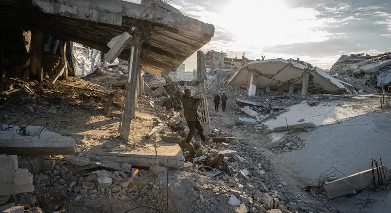 تصاعد هجمات المستوطنين في الضفة الغربية واستمرار المساعدات الإنسانية في غزة