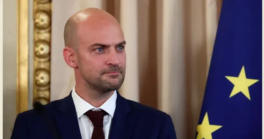 بارو يحمّل «حزب الله» مسؤولية جرّ لبنان إلى الحرب