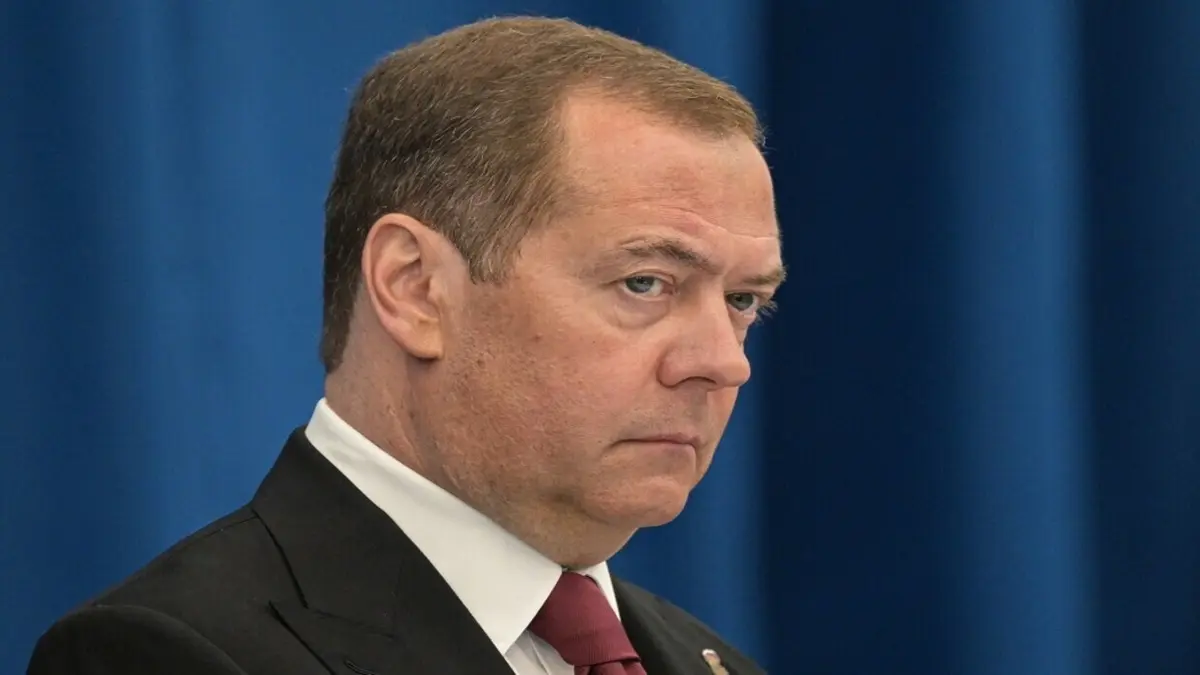 مدفيديف يصف عرض زيلينسكي لدول الخليج لحمايتها من المسيرات بأنه "عبث"