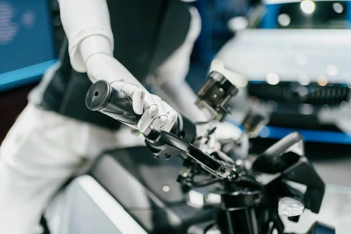 هاشتاق عربي - روبوتات الدرّاجة تحقق توازناً ديناميكياً وتتجاوز العقبات