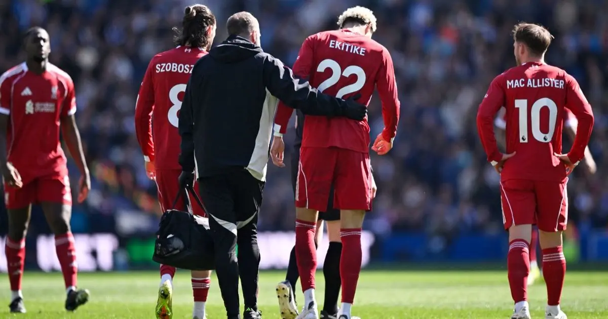 ضربة جديدة.. إصابة إيكيتيكي مهاجم ليفربول خلال مباراة برايتون