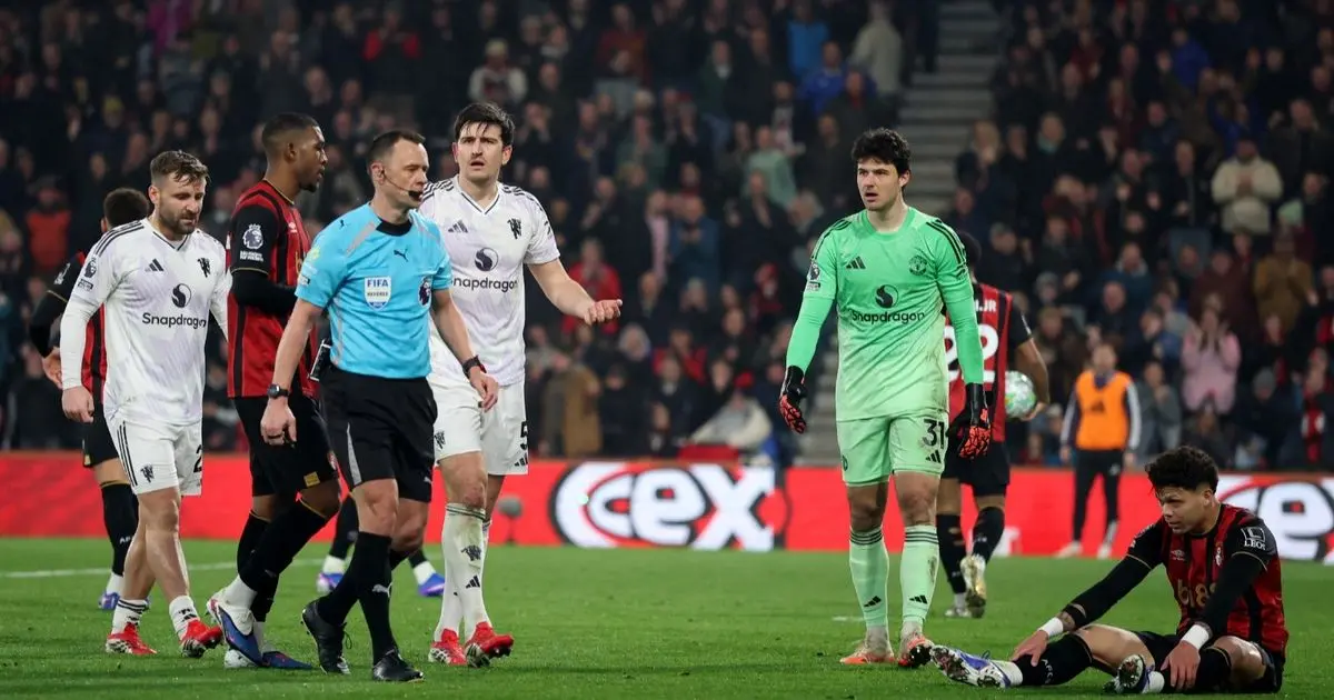 مانشستر يونايتد سيشكو حكم مباراة بورنموث بسبب ركلة جزاء