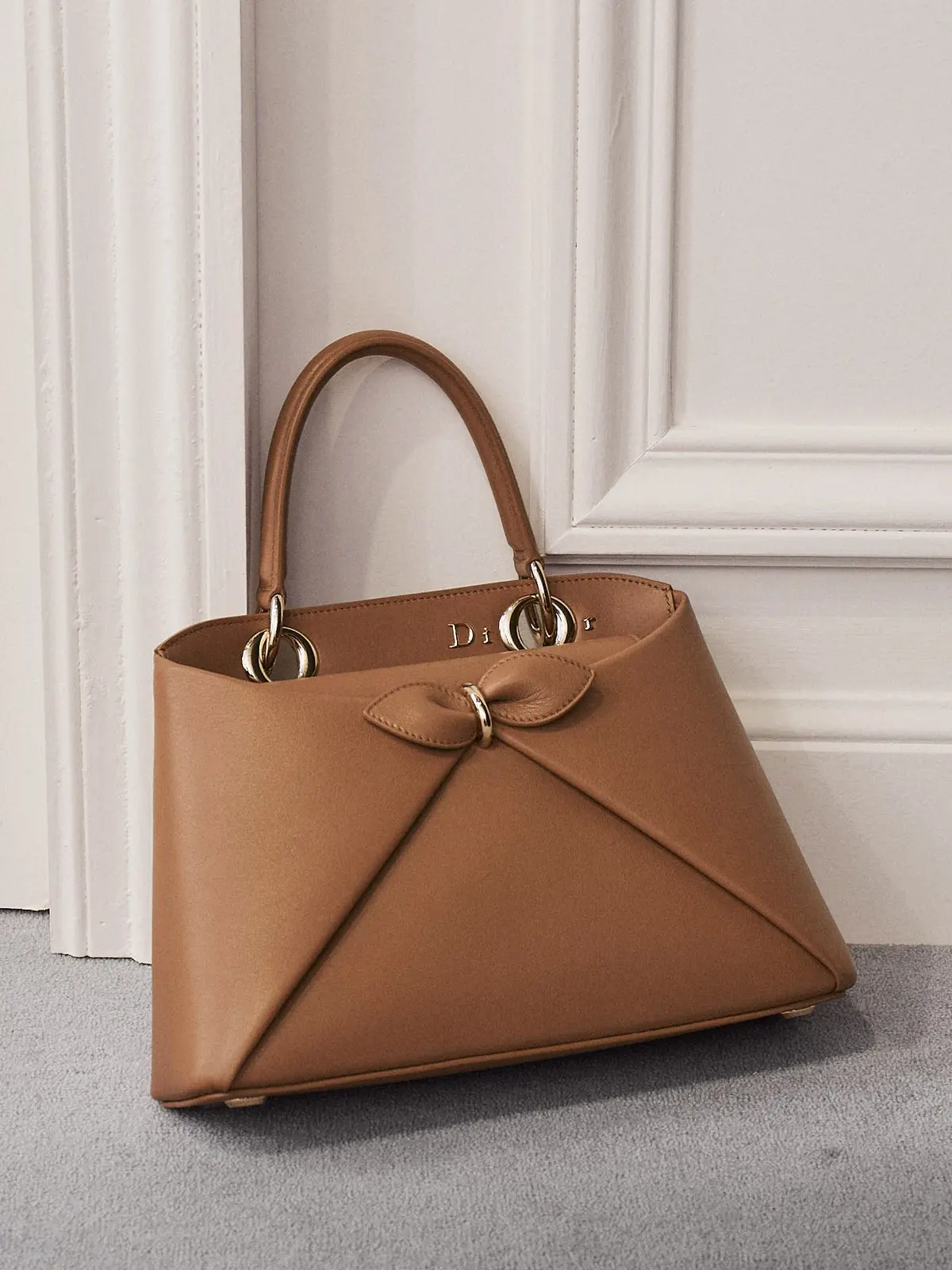 شنطة Dior Cigale: حين يلتقي إرث الدار بروح الأناقة المعاصرة