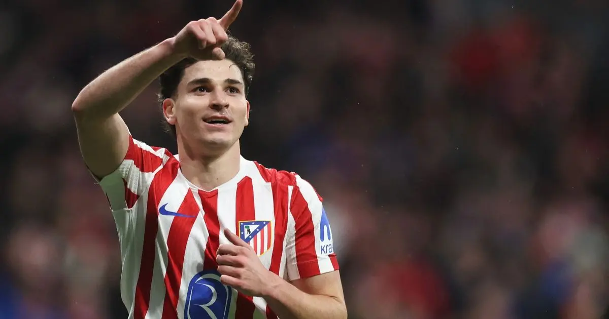 برشلونة يحدد ثمن صفقة ألفاريز.. ويرفض التضحية بـ"ليفاندوفسكي"