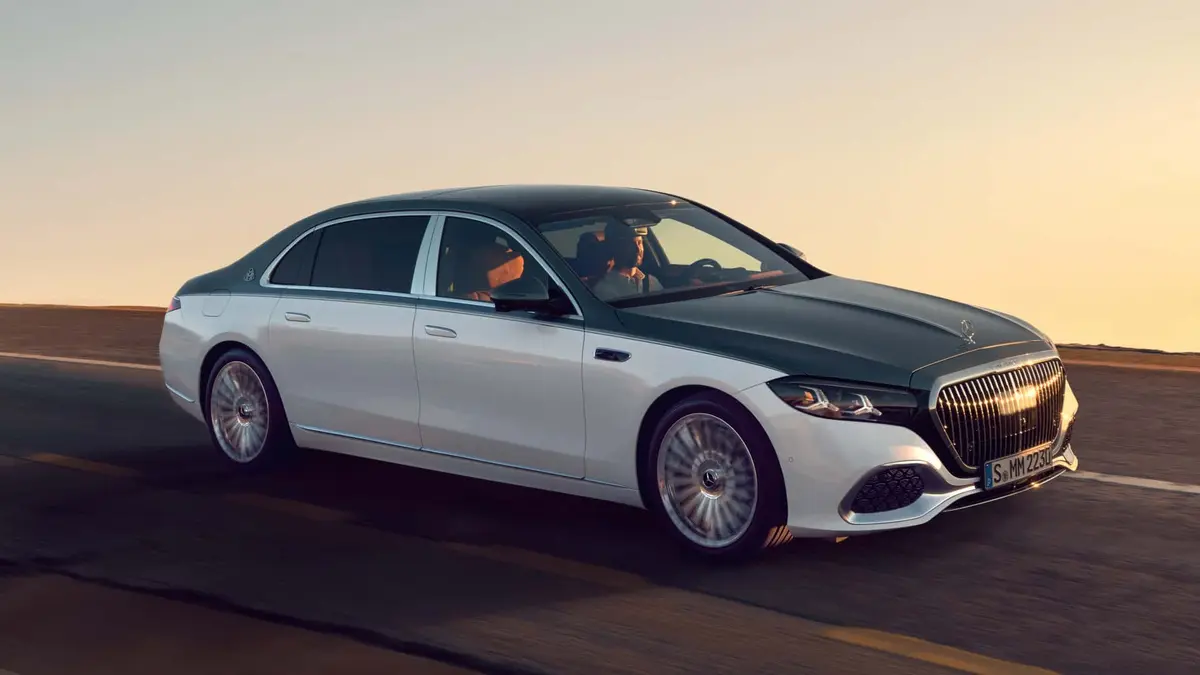 تحتفظ مايباخ أس كلاس الجديدة بمحرك V12، ولكن ليس في كل الأسواق