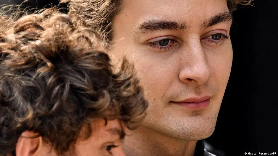 لماذا أطلق الصينيون على سائق مرسيدس راسل وصف "الأخت الكبرى"؟