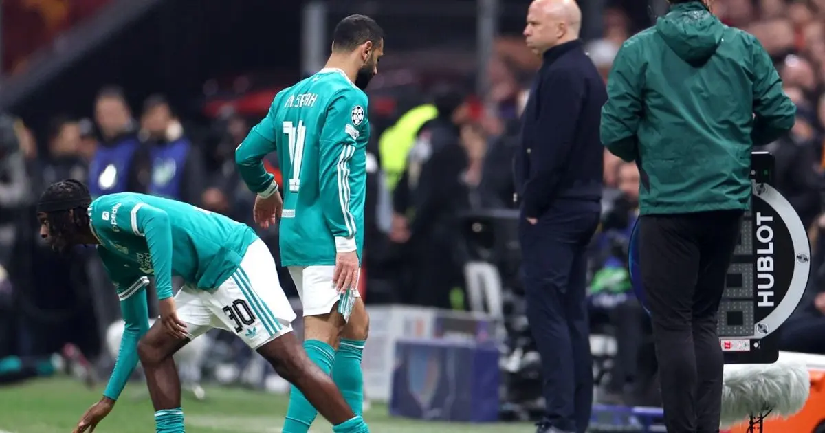 محمد صلاح بديلاً وريو نغوموها يقود تشكيلة ليفربول أمام توتنهام