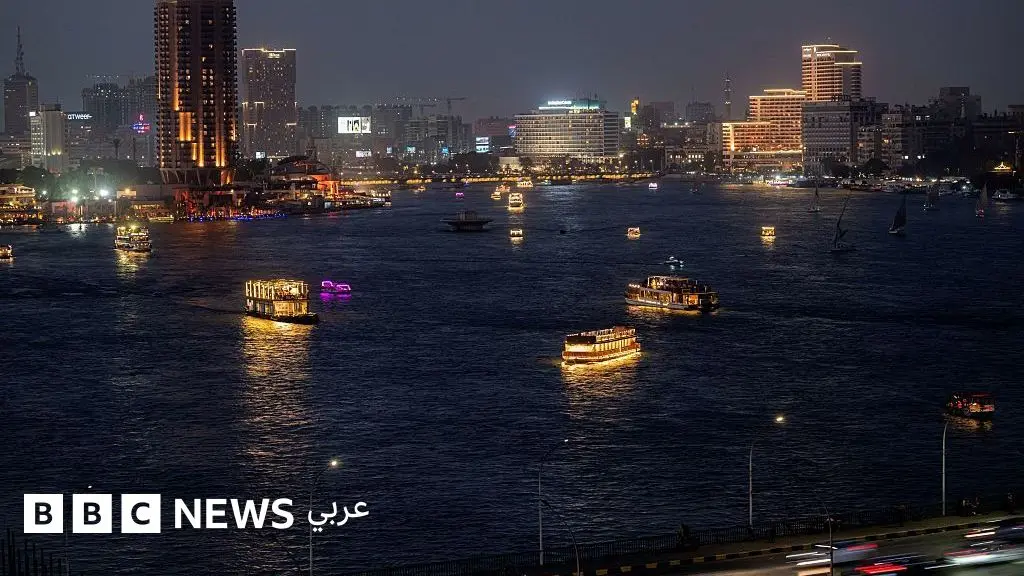 آثار الحرب الإيرانية على مصر: جدل عقب قرارات الحكومة لخفض استهلاك الطاقة - BBC News عربي