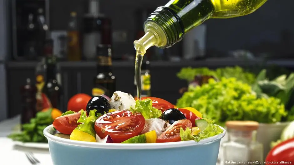 حتى آخر قطرة.. تجارب فيزيائية واكتشافات في المطبخ بدل المخبر