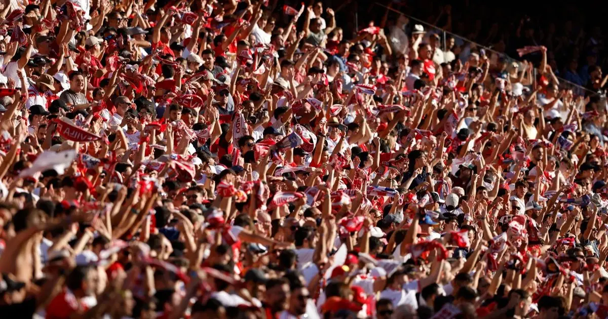 القبض على "مدير أمن" نادي إشبيلية بسبب سرقة "نظارة شمسية"