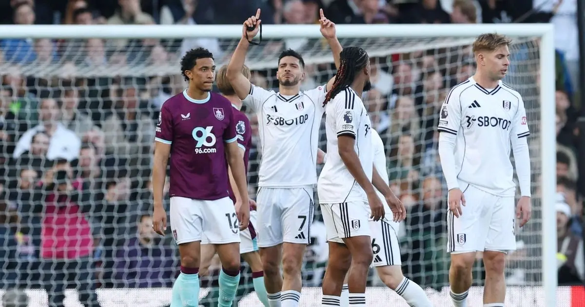 راؤول خيمينيز يقترب من رقم محمد صلاح ويبكي بعد الهدف