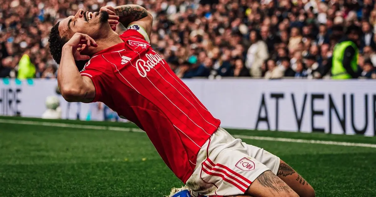 نوتنغهام فورست يُغرق توتنهام بثلاثية ويقربه أكثر من شبح الهبوط