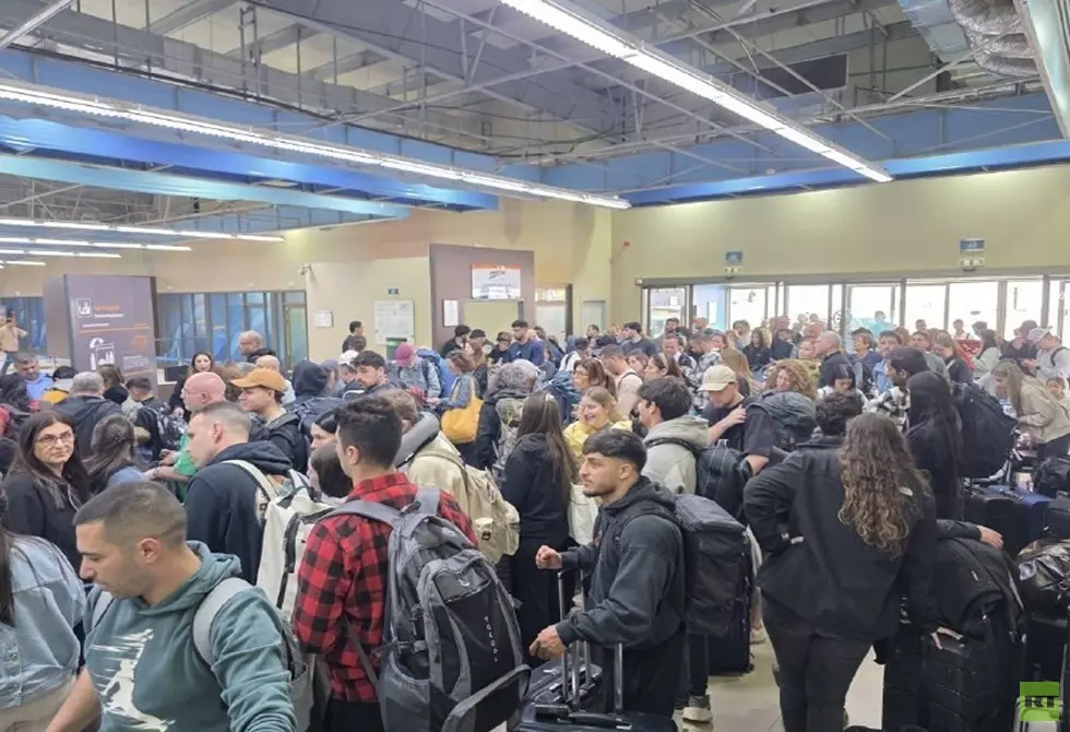 مئات الإسرائيليين عالقون في مطار العقبة بعد إلغاء مفاجئ للرحلات بقرار أردني (فيديو)