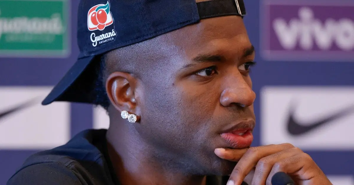 فينيسيوس: البرازيل ليست مرشحة بكأس العالم وأريد البقاء في ريال مدريد