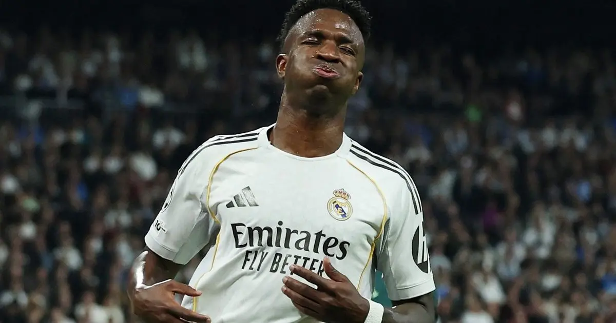 لماذا هتفت جماهير ريال مدريد لفينيسيوس بعد إهداره ركلة الجزاء؟