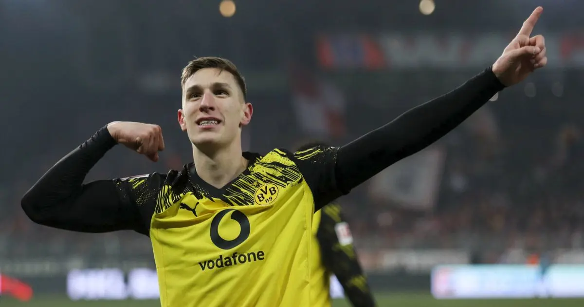 صخرة دفاع دورتموند "يجدد عقده" ويخذل ريال مدريد