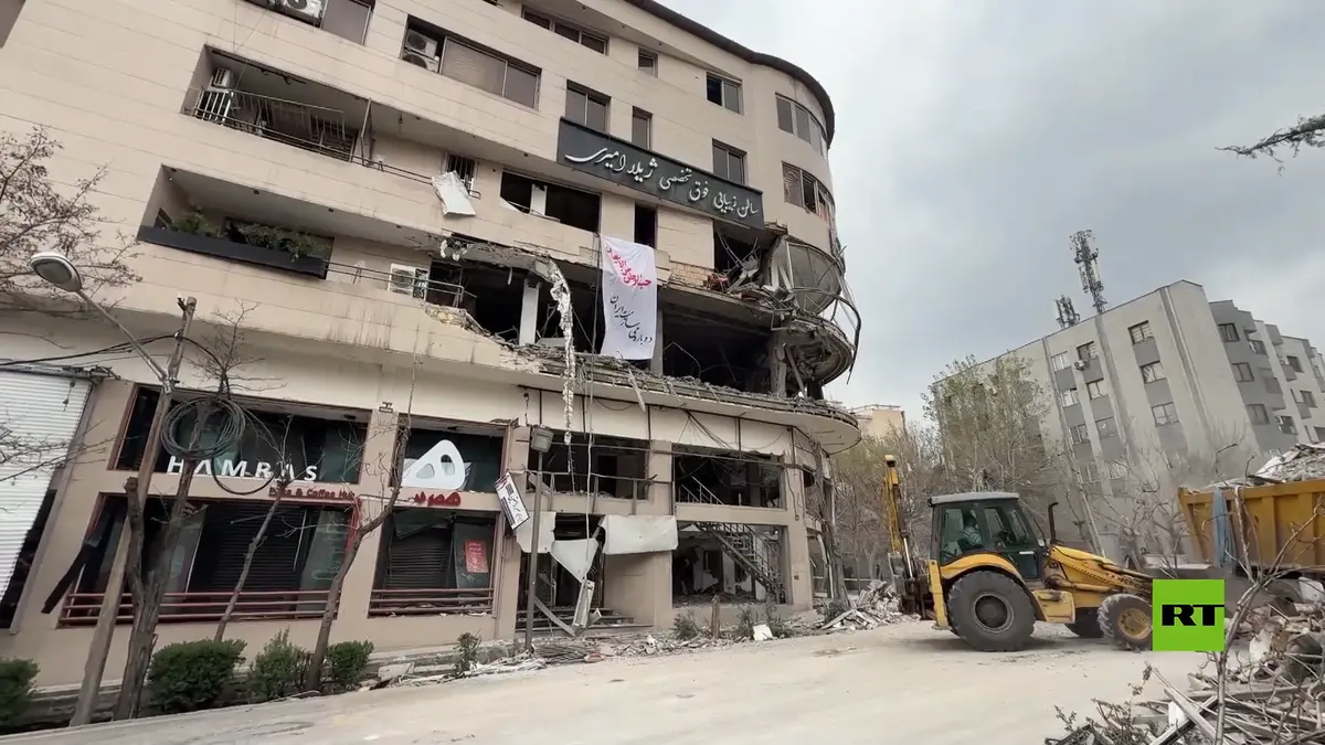 دمار في مبنى تلفزيون "العربي" بطهران إثر غارة إسرائيلية