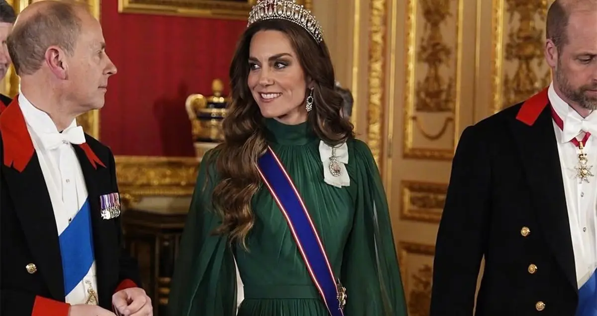 Kate Middleton تتألّق بتاج Lover’s Knot في أوّل إطلالة ملكيّة لها لسنة 2026