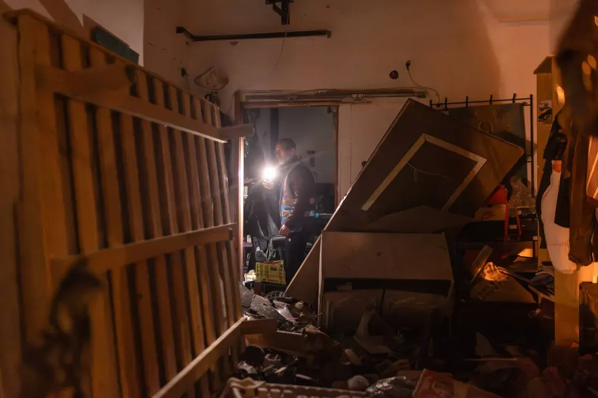 قتيل وجريحان في إسرائيل بعد إطلاق صواريخ من إيران