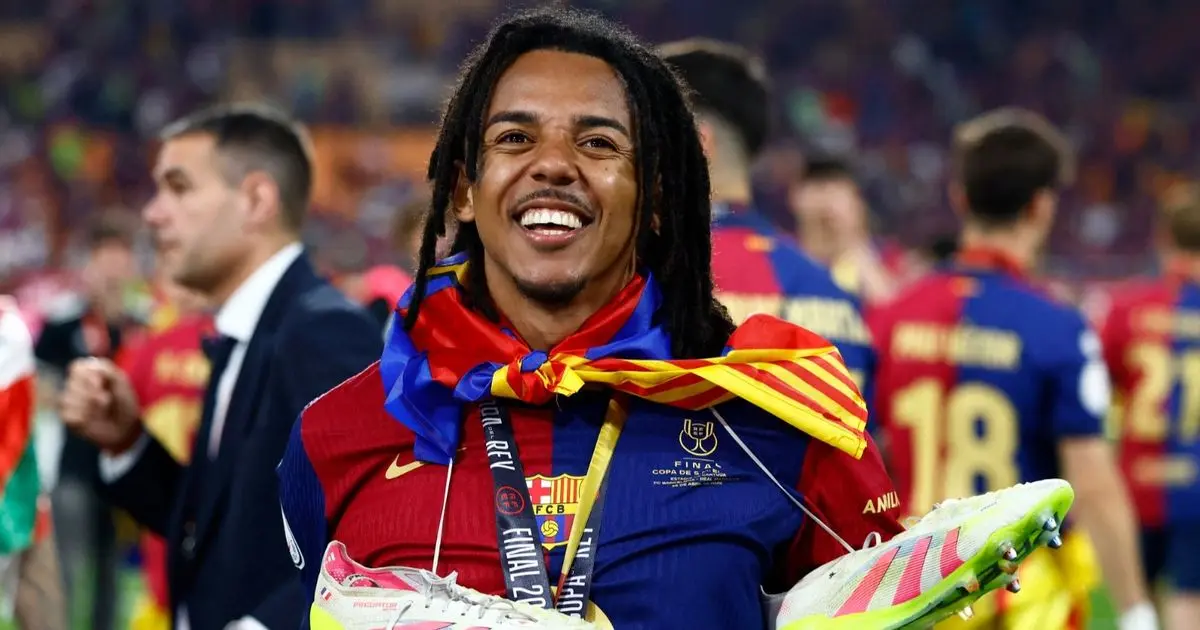 ليس يامال أو رافينيا.. كوندي يكشف عن لاعبه المفضل في برشلونة