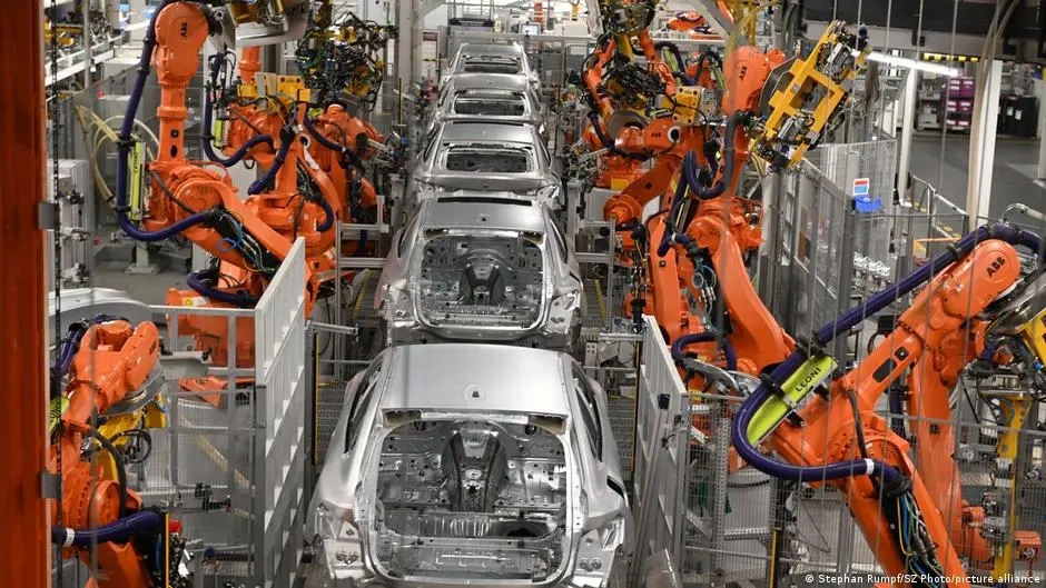 شركات توريد قطع غيار السيارات تجبر على إعادة ترتيب أوراقها